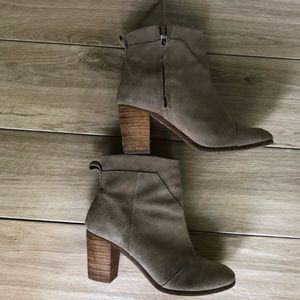 Toms shoes boots size 8.5